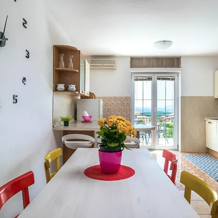 Beautiful In With Kitchen Peruški