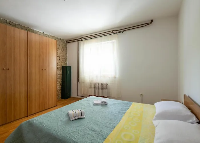 Beautiful In With Kitchen Peruški